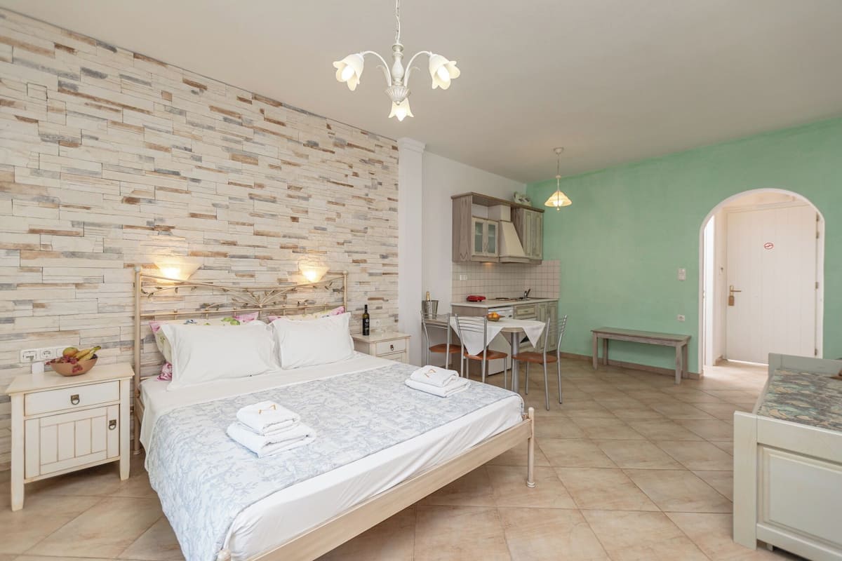In-room safe, desk, free WiFi, bed sheets