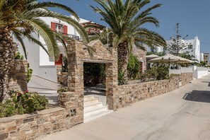Front of property - Annita's Village Hotel (Naxos)