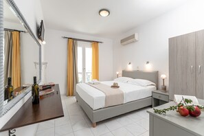 Double Room Kitchenette | In-room safe, desk, free WiFi, bed sheets - Annita's Village Hotel (Naxos)