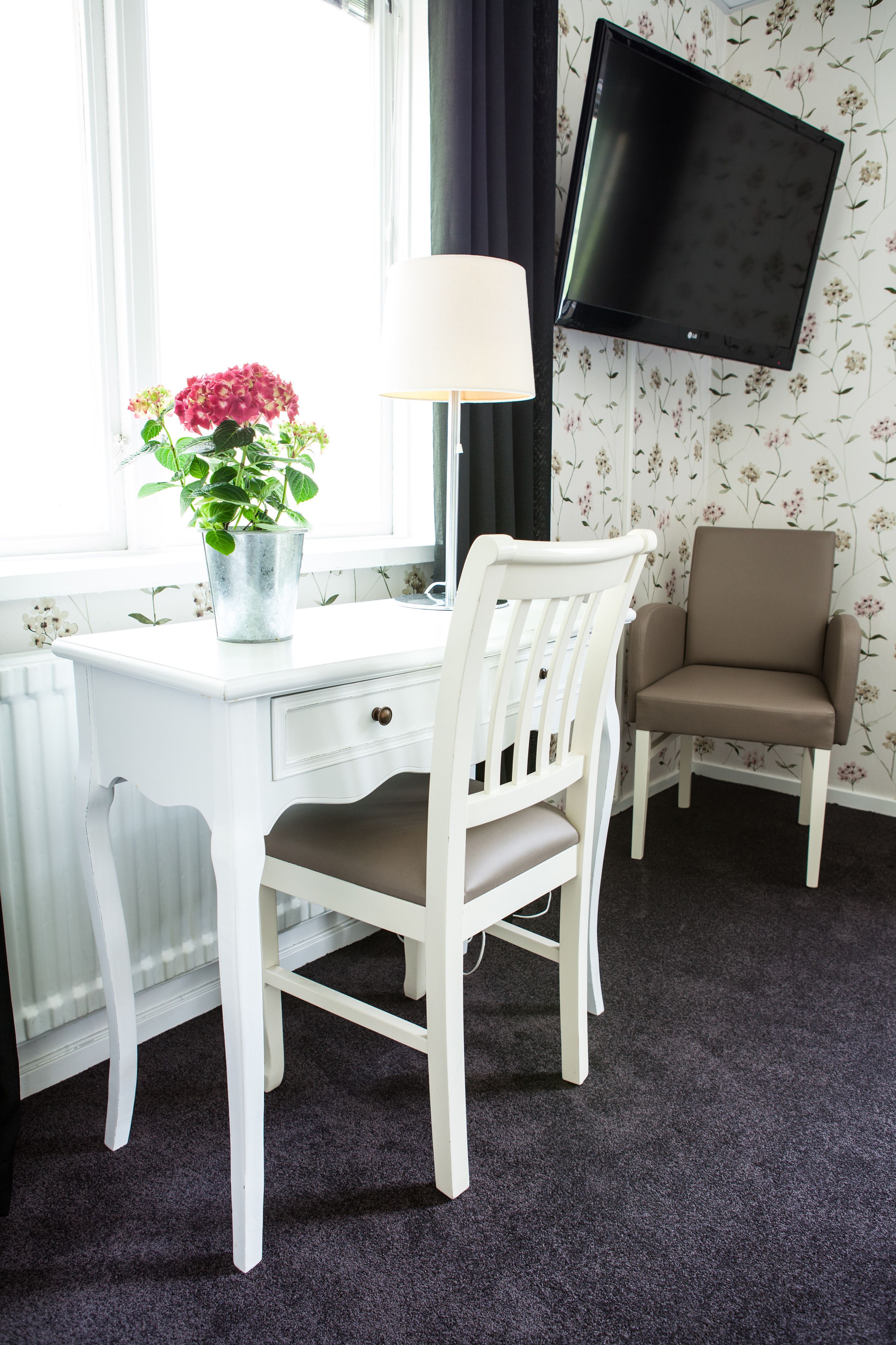 standard double room, courtyard view | room amenity