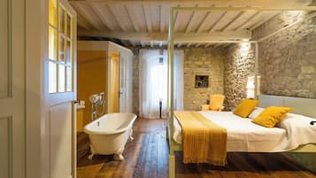 Camera Superior con letto matrimoniale o 2 letti singoli | Tende oscuranti, Wi-Fi gratuito, lenzuola