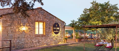 Breakfast, lunch, dinner served; Italian cuisine, garden views