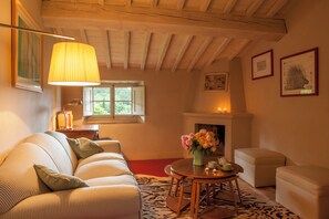 Familiesuite, 2 soverom, 2 bad | Oppholdsområde