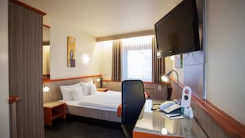 Doppel -oder-Zweibettzimmer | ๊ฐ์ค ๋ด ๊ธ๊ณ , ์ฑ
์, ๋ฌด๋ฃ WiFi, ์นจ๋ ์ํธ