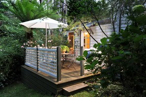 Romantic Cottage, 1 Queen Bed, Garden View | Terrace/patio - Clarendon Cottages (Sassafras)