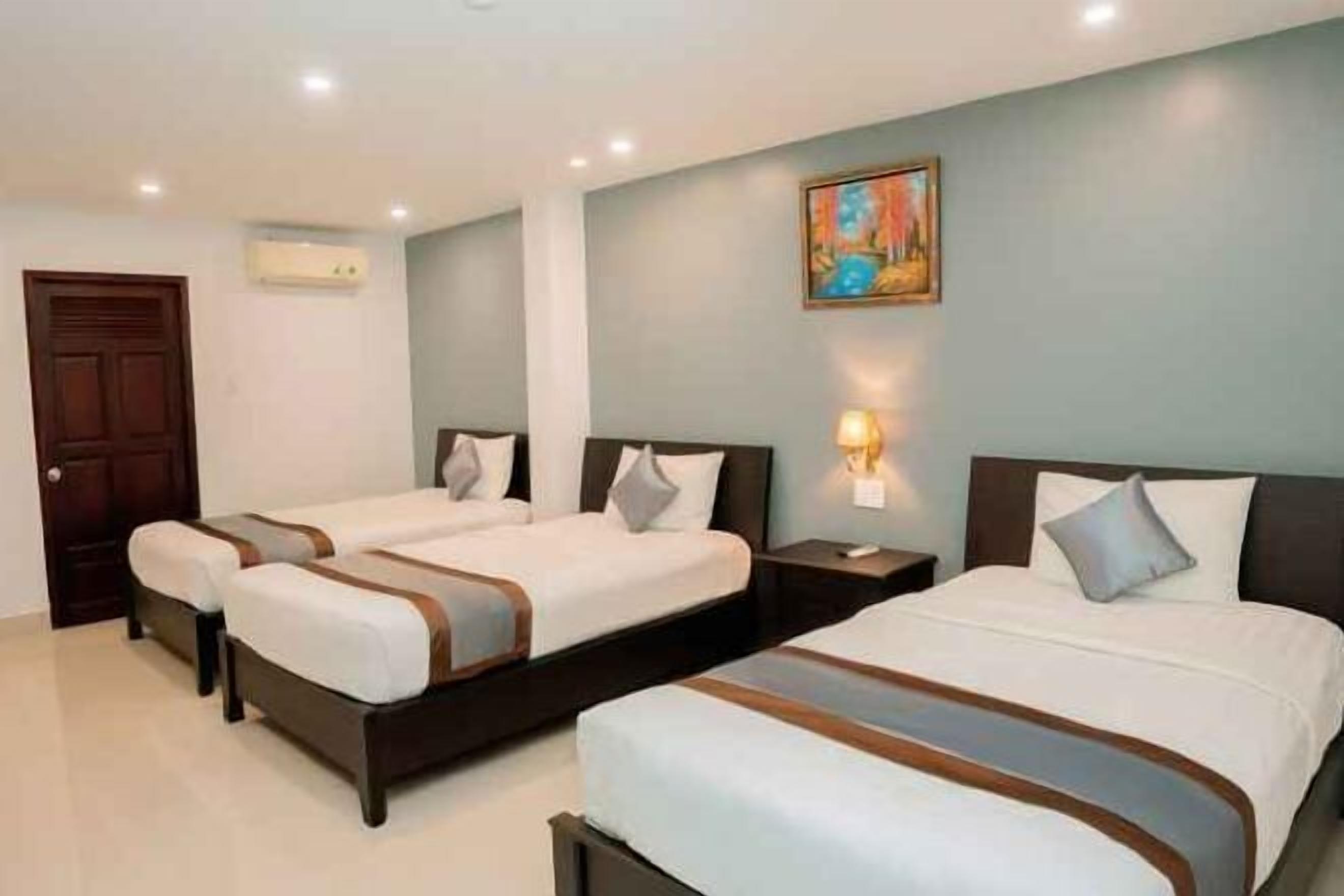 Minibar, bureau, accès au Wi-Fi (inclus), literie fournie