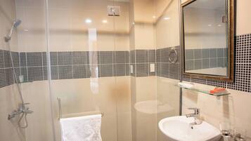 Standard Double Room | Bathroom | Shower, slippers, bidet, towels