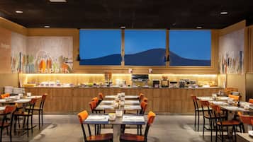 Tägliches Frühstücksbuffet (16 EUR pro Person)