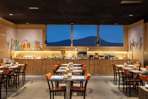 Buffet déjeuner (16 EUR par personne)