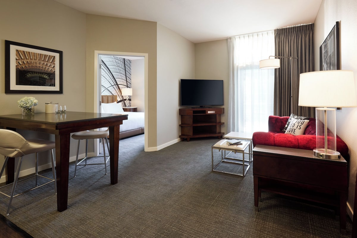 Edredón, camas con pillow-top y caja de seguridad en la habitación