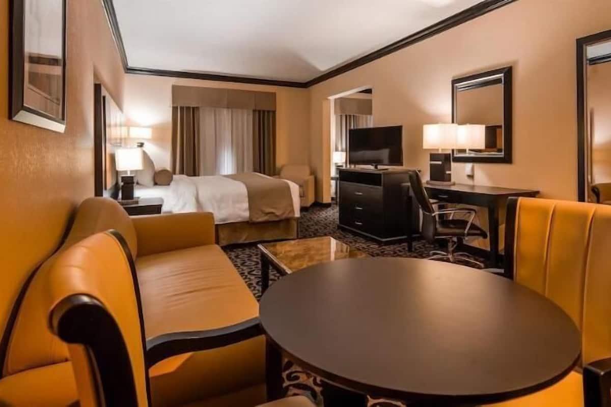 Premium bedding, pillowtop beds, in-room safe, desk