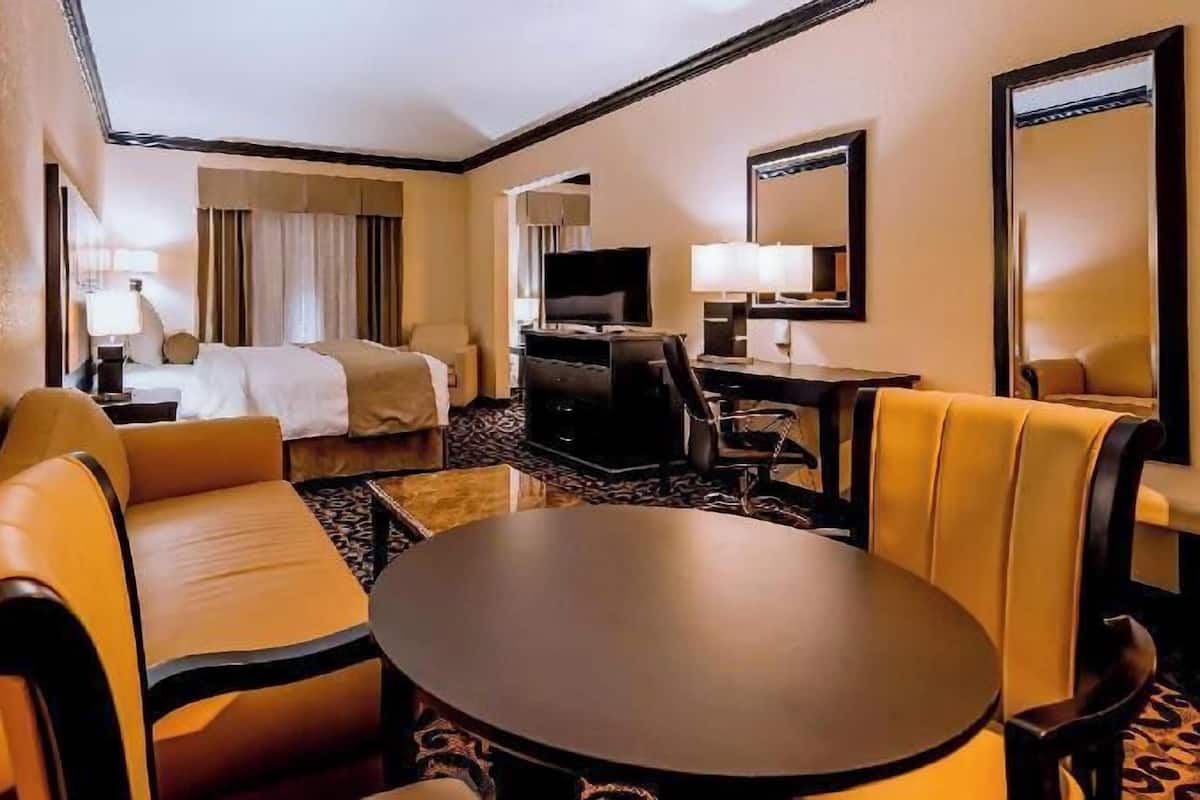 Premium bedding, pillowtop beds, in-room safe, desk