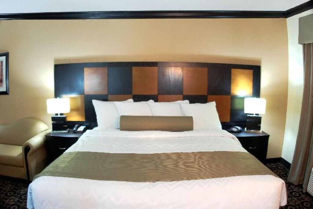 Premium bedding, pillowtop beds, in-room safe, desk