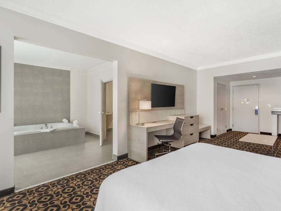 Premium bedding, pillowtop beds, in-room safe, desk