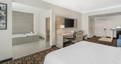 Best Western Plus Airport Inn & Suites