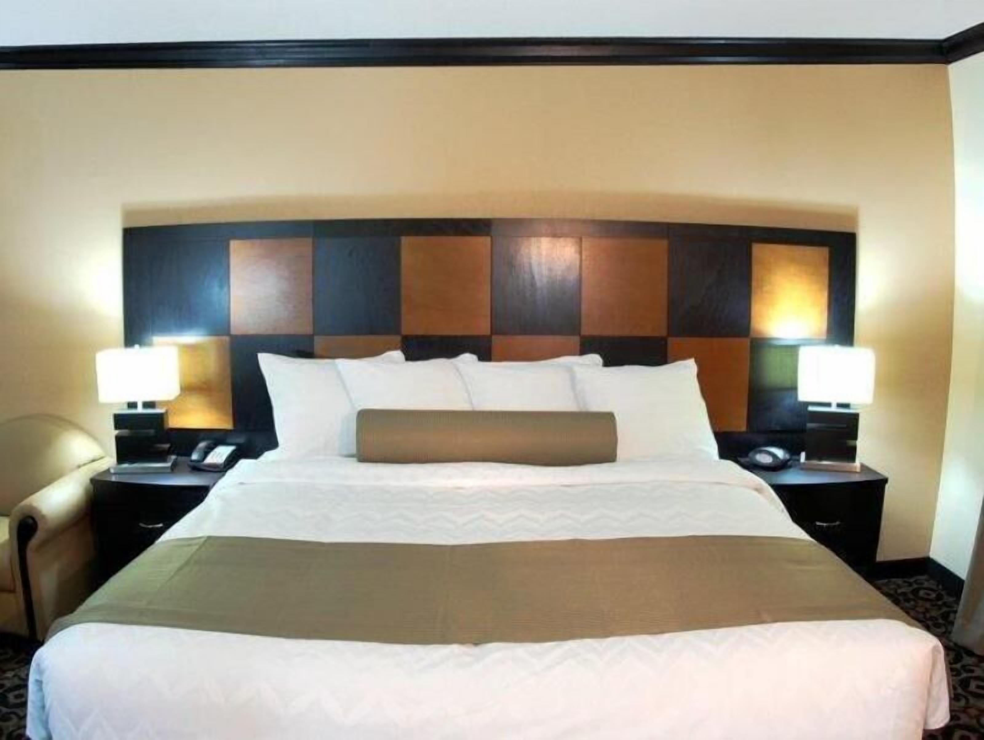 Premium bedding, pillowtop beds, in-room safe, desk