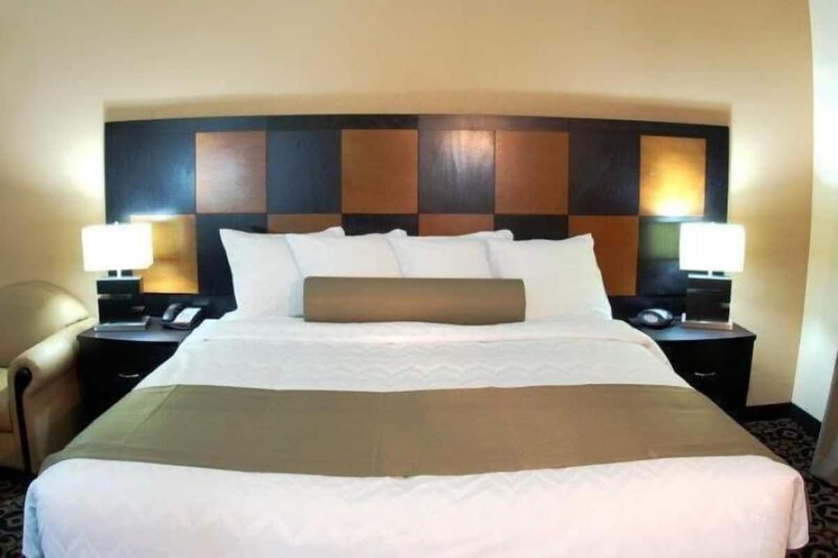 Premium bedding, pillowtop beds, in-room safe, desk