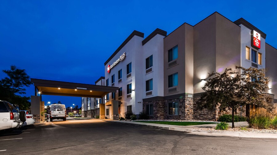 Best Western Plus Airport Inn & Suites