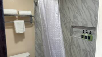 Combined shower/bathtub, hair dryer, towels