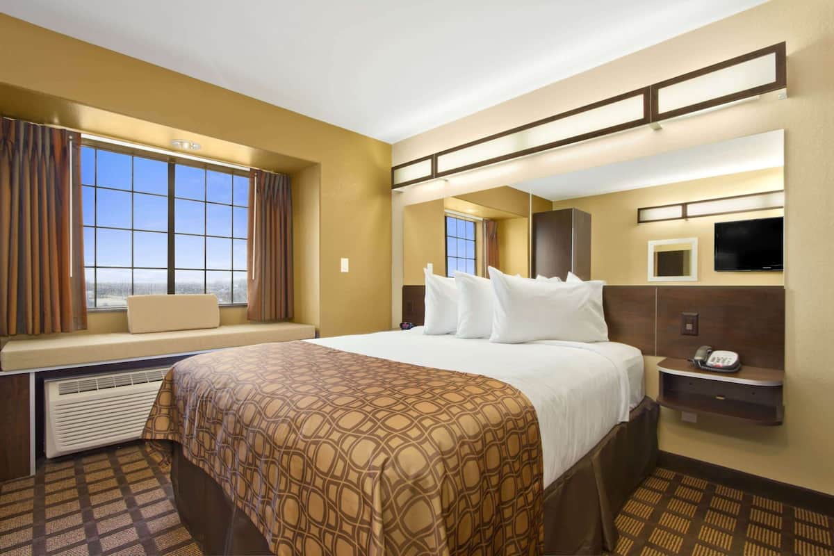 Studio Suite, 1 Queen Bed, Non Smoking