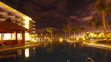 Outdoor pool, sun loungers