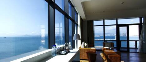 Superior Suite, 1 King Bed, Ocean View | Interior