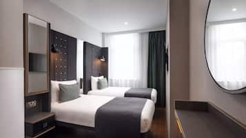 Cosy Twin with Window | In-room safe, desk, laptop workspace, blackout drapes