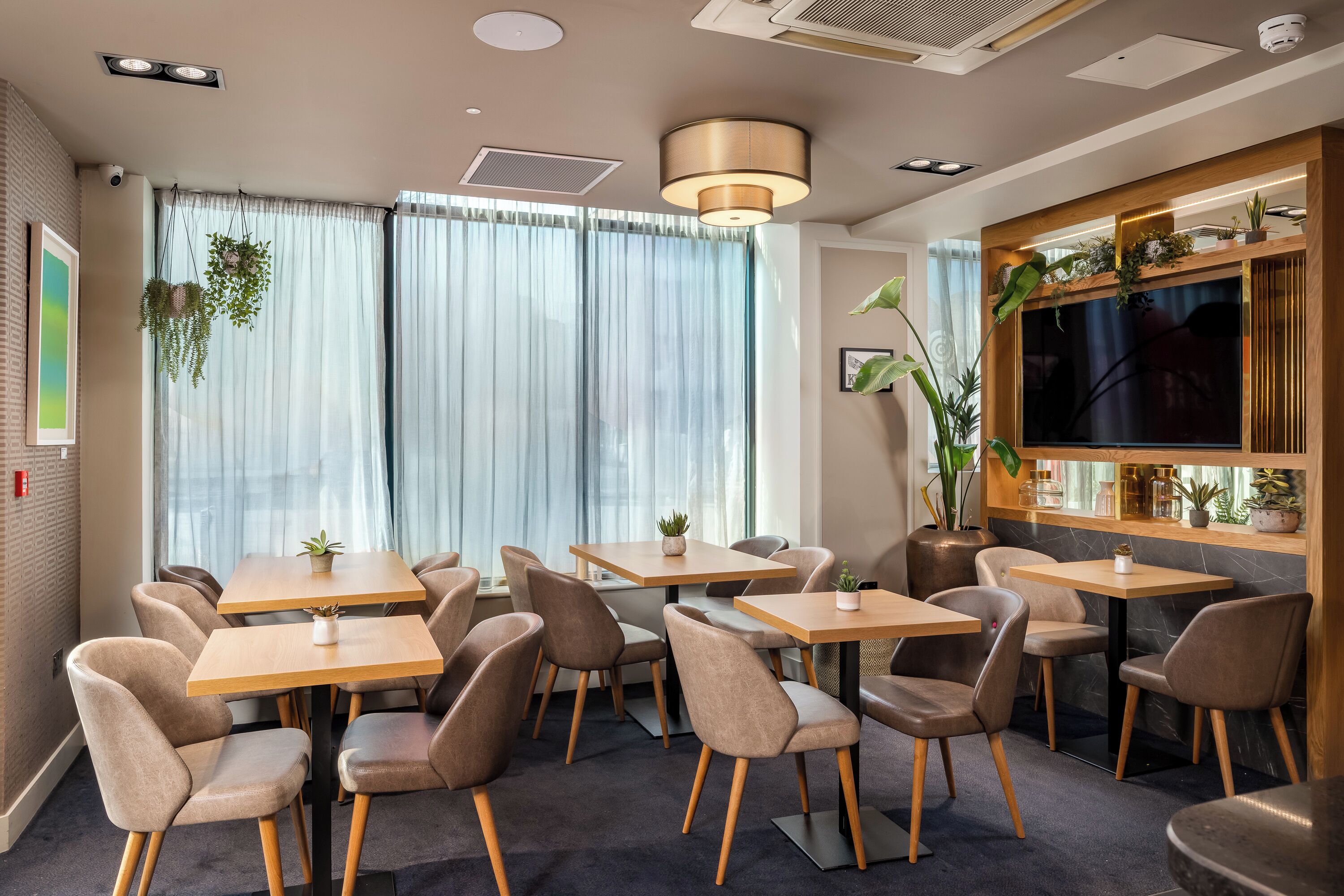 Lobby-lounge