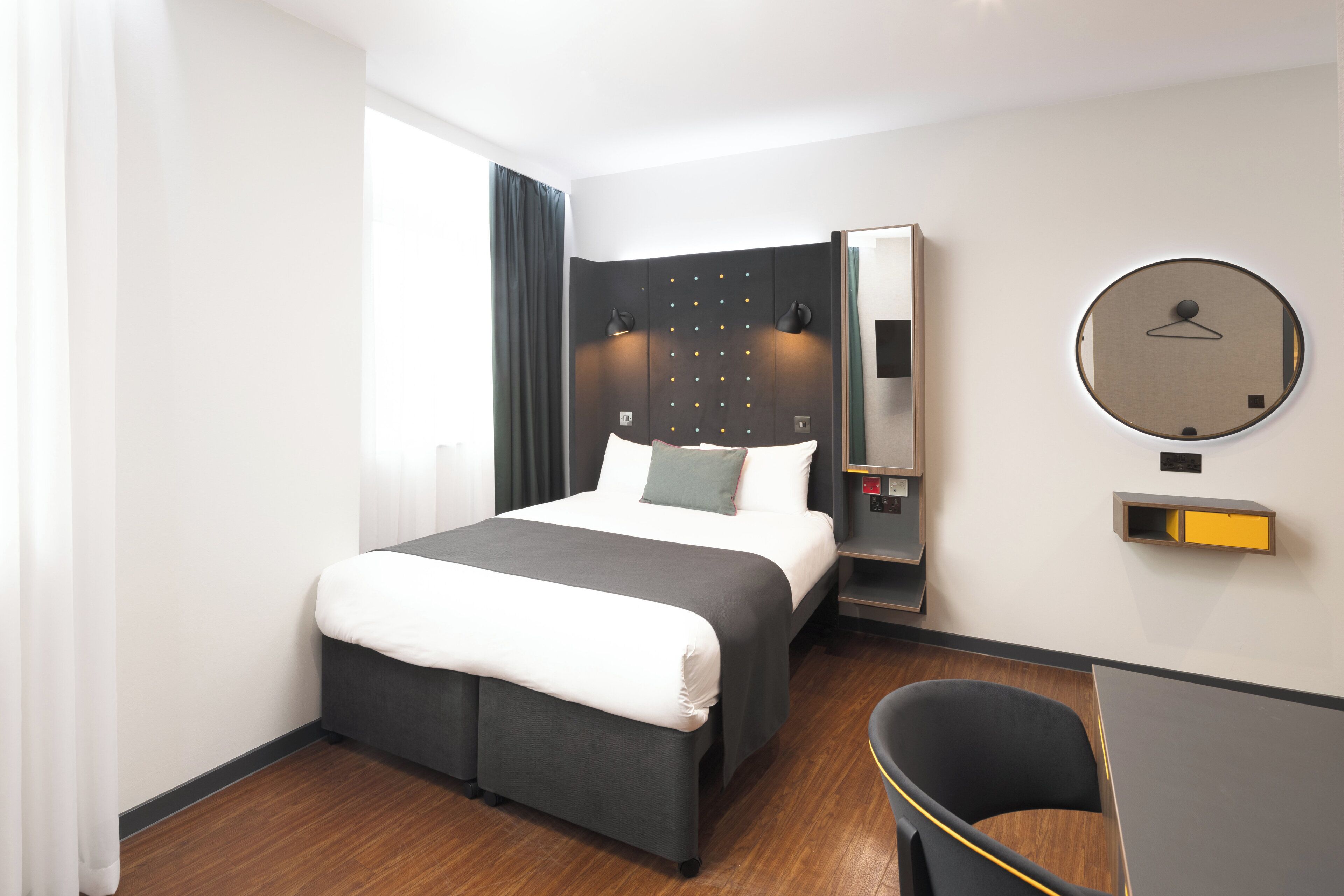 double room, accessible | 1 bedroom, in-room safe, desk, laptop workspace