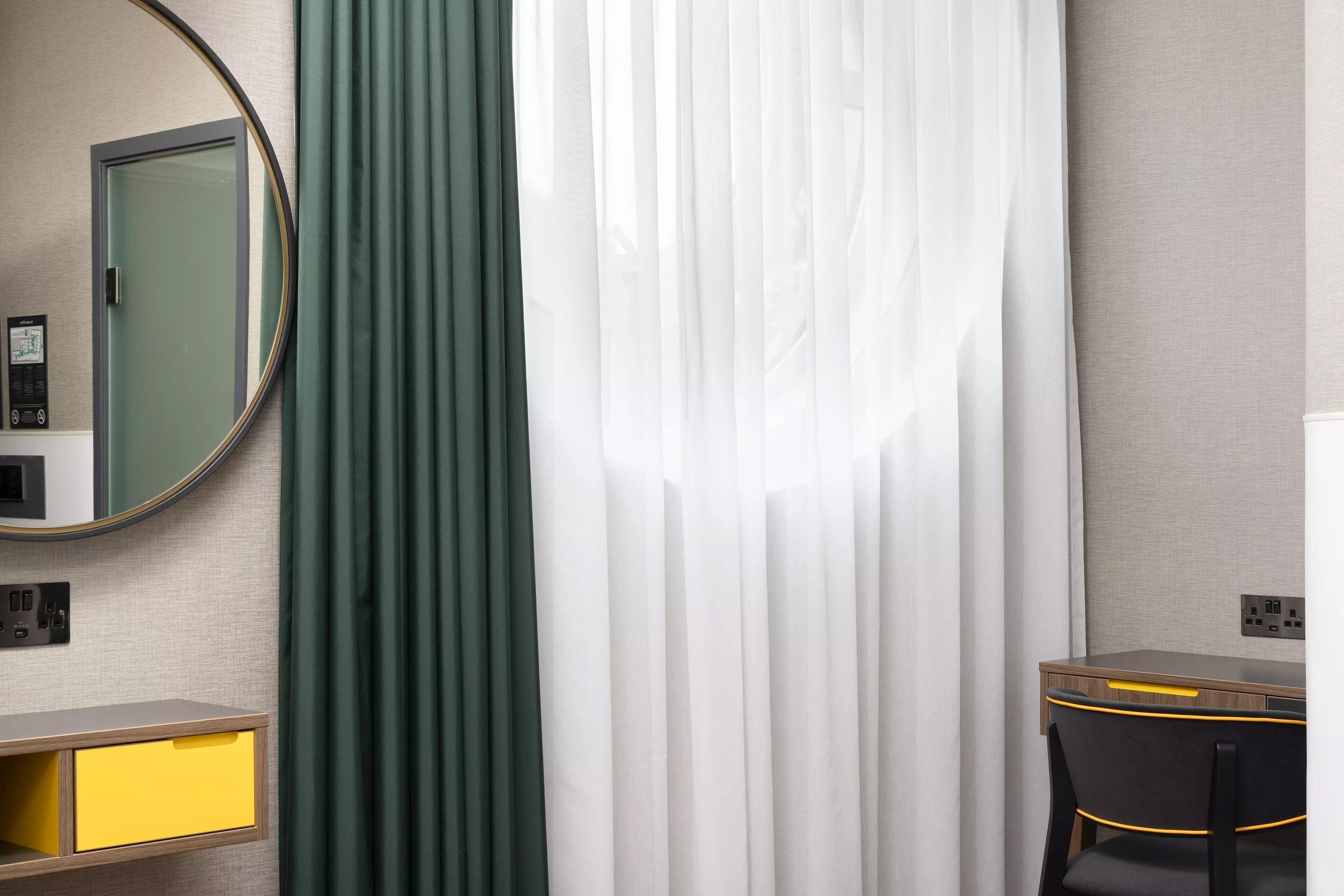 double room | 1 bedroom, in-room safe, desk, laptop workspace