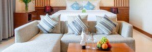 ห้องดีไซน์สตูดิโอสวีท, เตียงคิงไซส์ 1 เตียง | 1 ห้องนอน, มินิบาร์, ตู้นิรภัยในห้องพัก, โต๊ะทำงาน