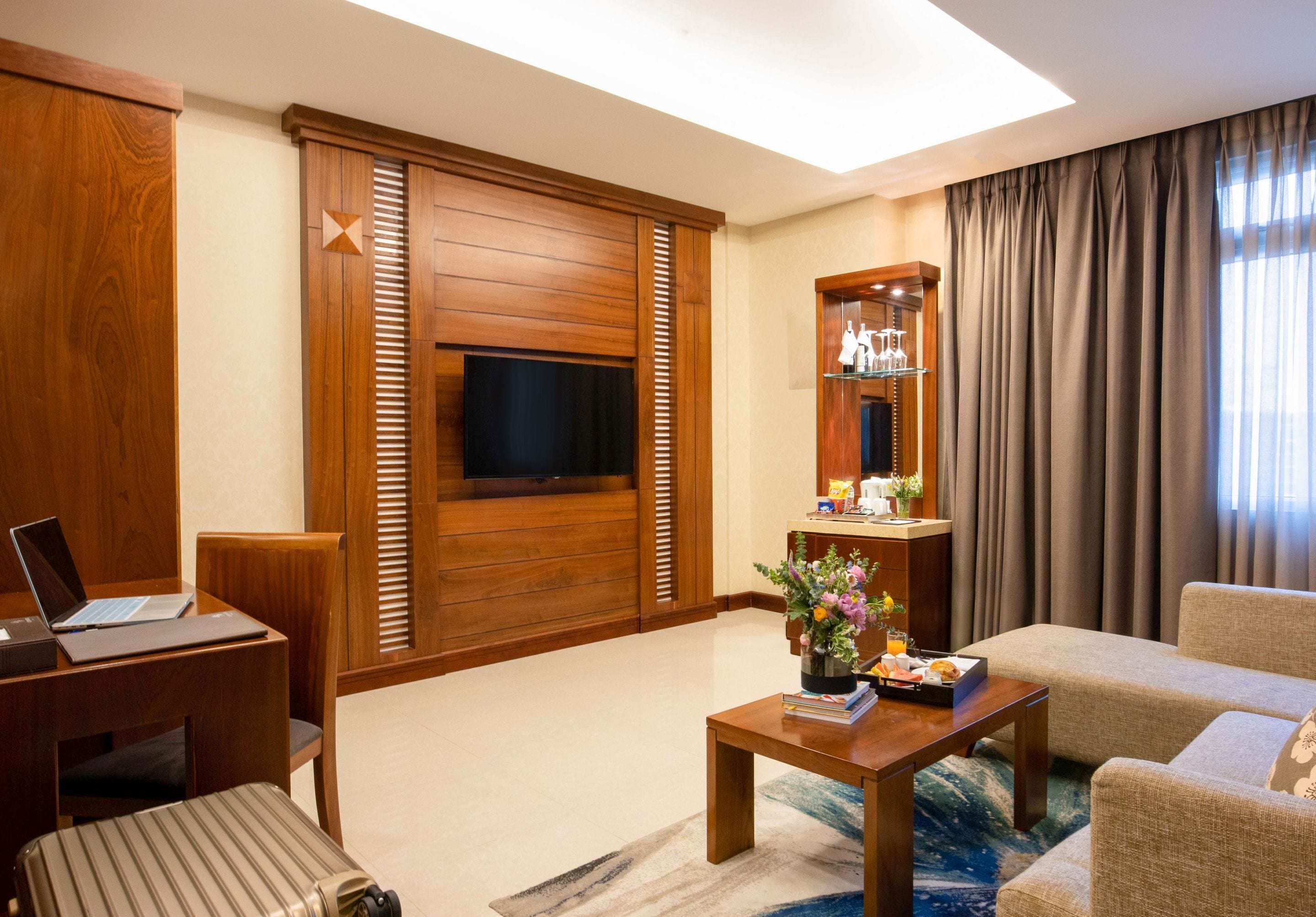 premier deluxe double | 1 bedroom, minibar, in-room safe, desk