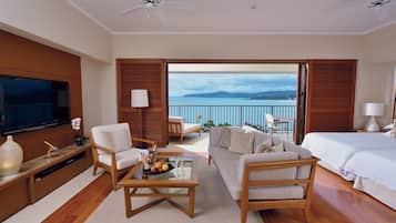 Phòng Club, 2 phòng ngủ, không hút thuốc, quang cảnh biển (Adult Only 13 or over) | Minibar, két bảo mật tại phòng, bàn, màn/rèm cản sáng