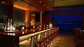 Bar (trong khuôn viên)