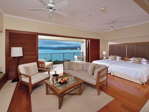 Rom – club, ikke-røyk, sjøutsikt (Ocean View Adult Only 13 or over) | Minibar, safe på rommet, skrivebord og blendingsgardiner