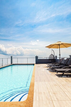 Outdoor pool, pool loungers - Palmbeach Resort & Spa, Mactan (Lapu-Lapu)