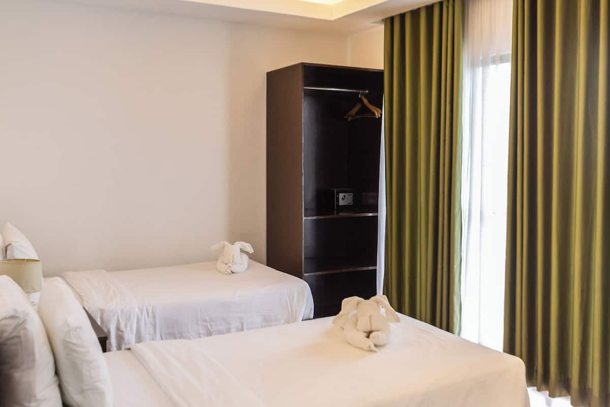 Deluxe Room | 2 bedrooms, minibar, in-room safe, soundproofing