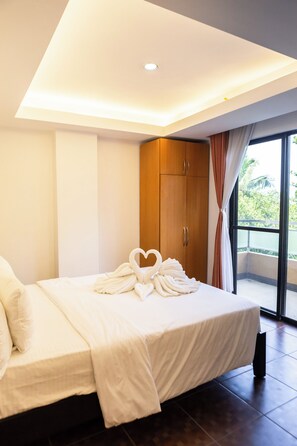 2 bedrooms, minibar, in-room safe, soundproofing
