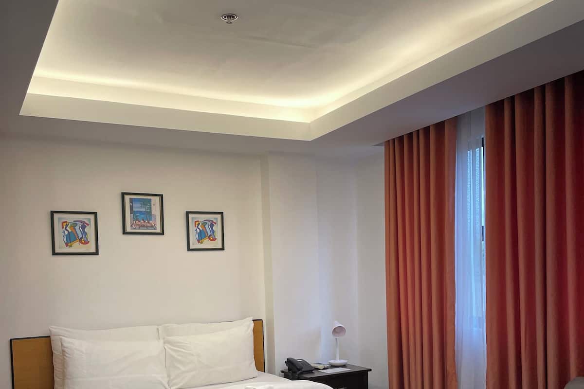 Standaard eenpersoonskamer | 2 slaapkamers, een minibar, een kluis op de kamer, geluiddichte muren
