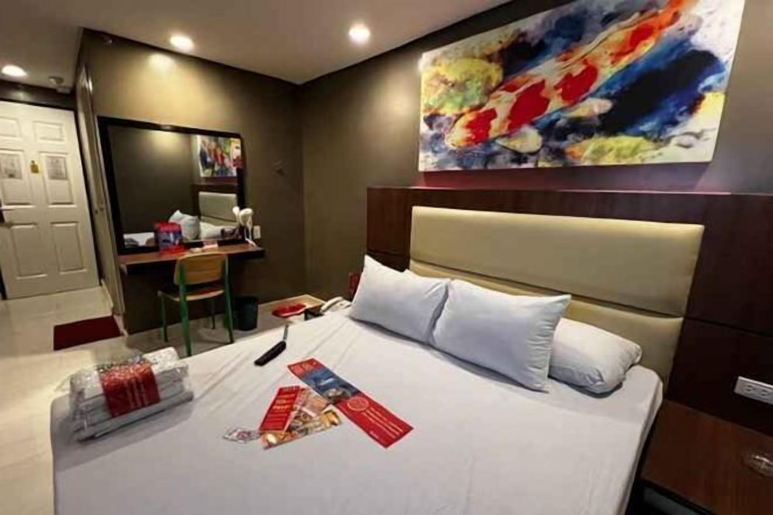 Cofres nos quartos, escrivaninha, Wi-Fi de cortesia