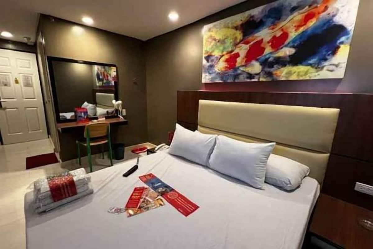 Cofres nos quartos, escrivaninha, Wi-Fi de cortesia