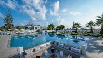 3 outdoor pools, pool umbrellas, sun loungers