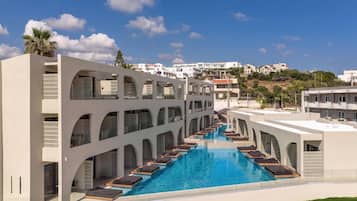 3 piscinas externas, guarda-sóis, espreguiçadeiras
