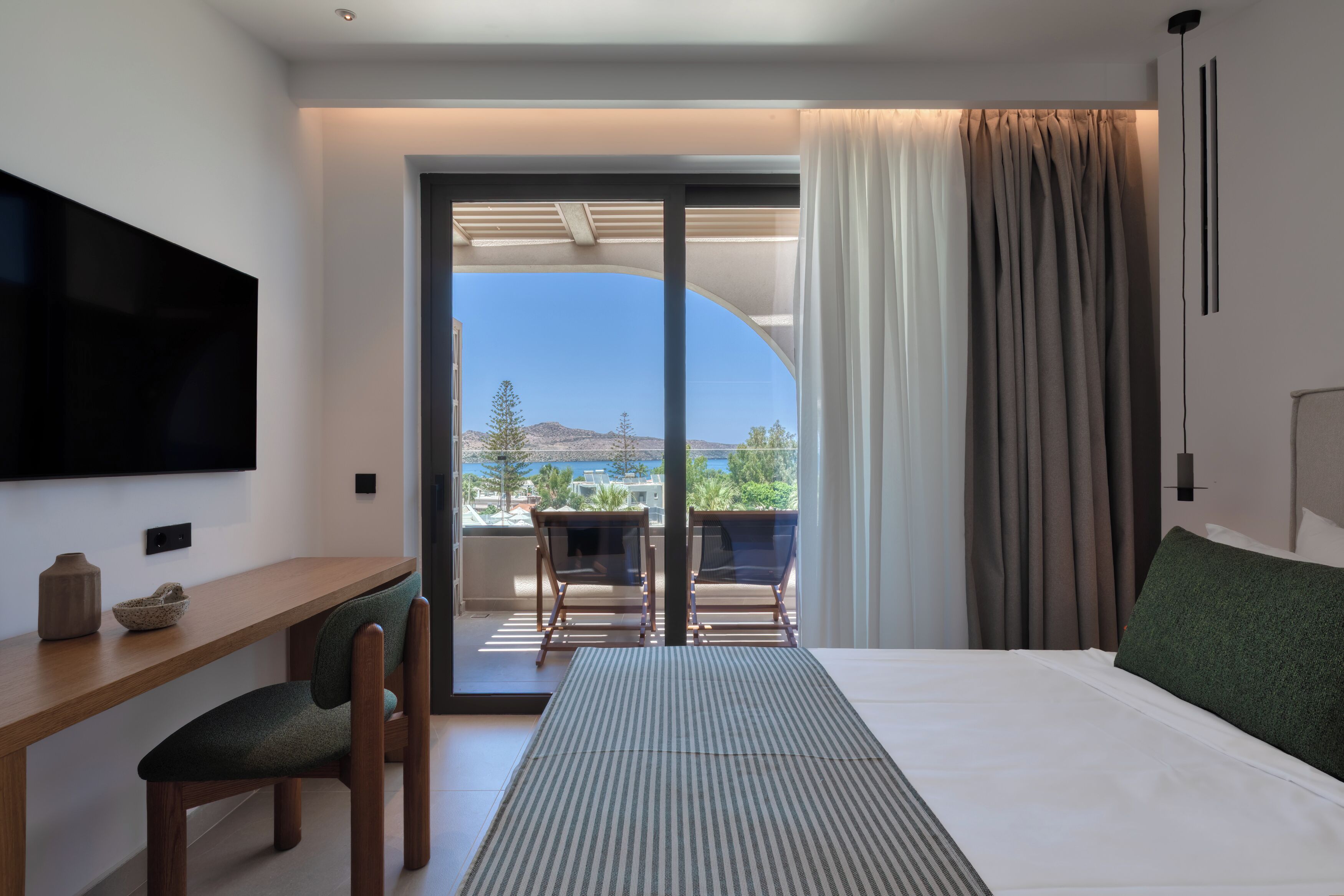 Deluxe Maisonette Side Sea View | Premium bedding, minibar, in-room safe, desk