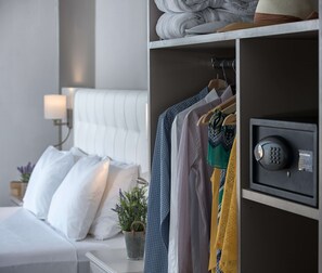 Luxe beddengoed, een minibar, een kluis op de kamer, een bureau