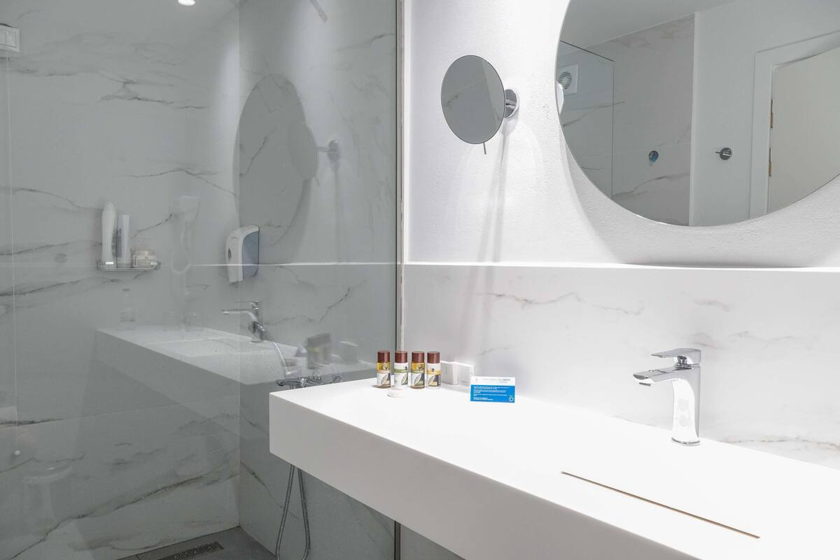 shower, free toiletries, hair dryer, bathrobes