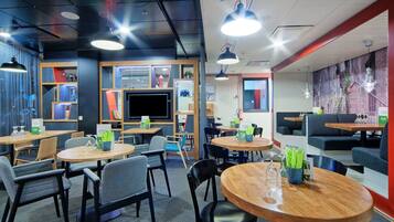 Frukost, lunch och middag serveras