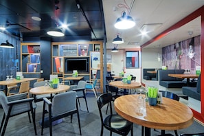 Petit déjeuner, déjeuner et dîner servis sur place