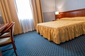 Minibar, desk, free WiFi, bed sheets - Aldero Hotel (Fabrica di Roma)