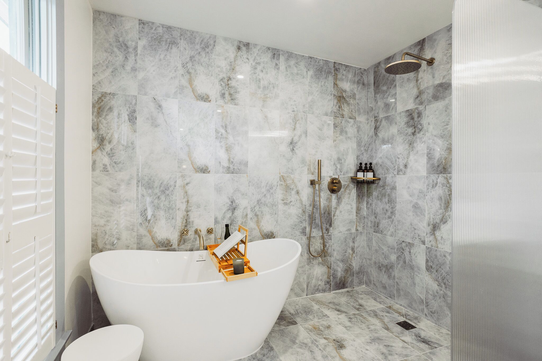 Chapter 3 | Badezimmer | Haartrockner, Bademäntel, Handtücher, Seife